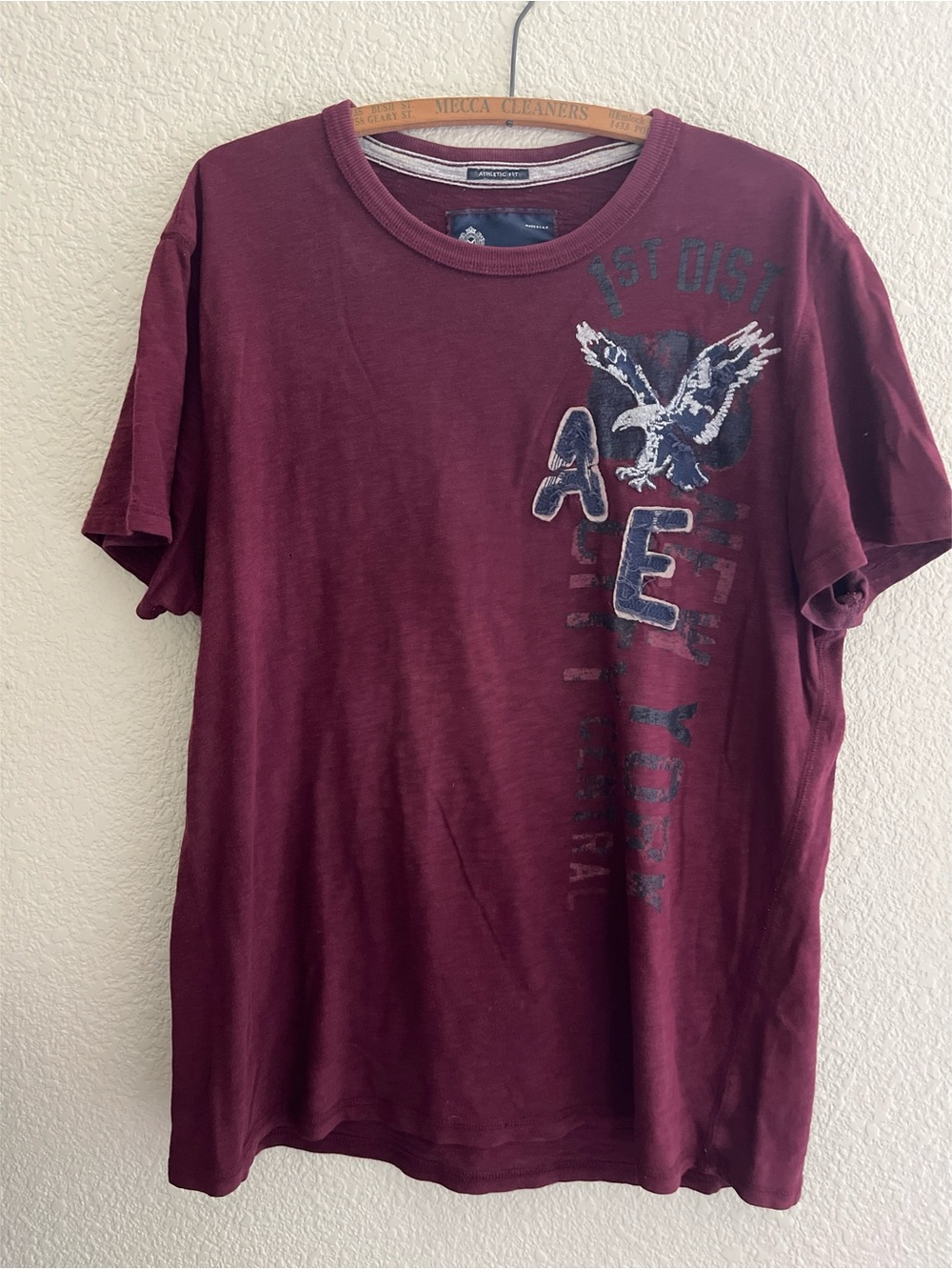 American Eagle Athletic Fit Embroidered Eagle Short Sleeve Men’s Size Large